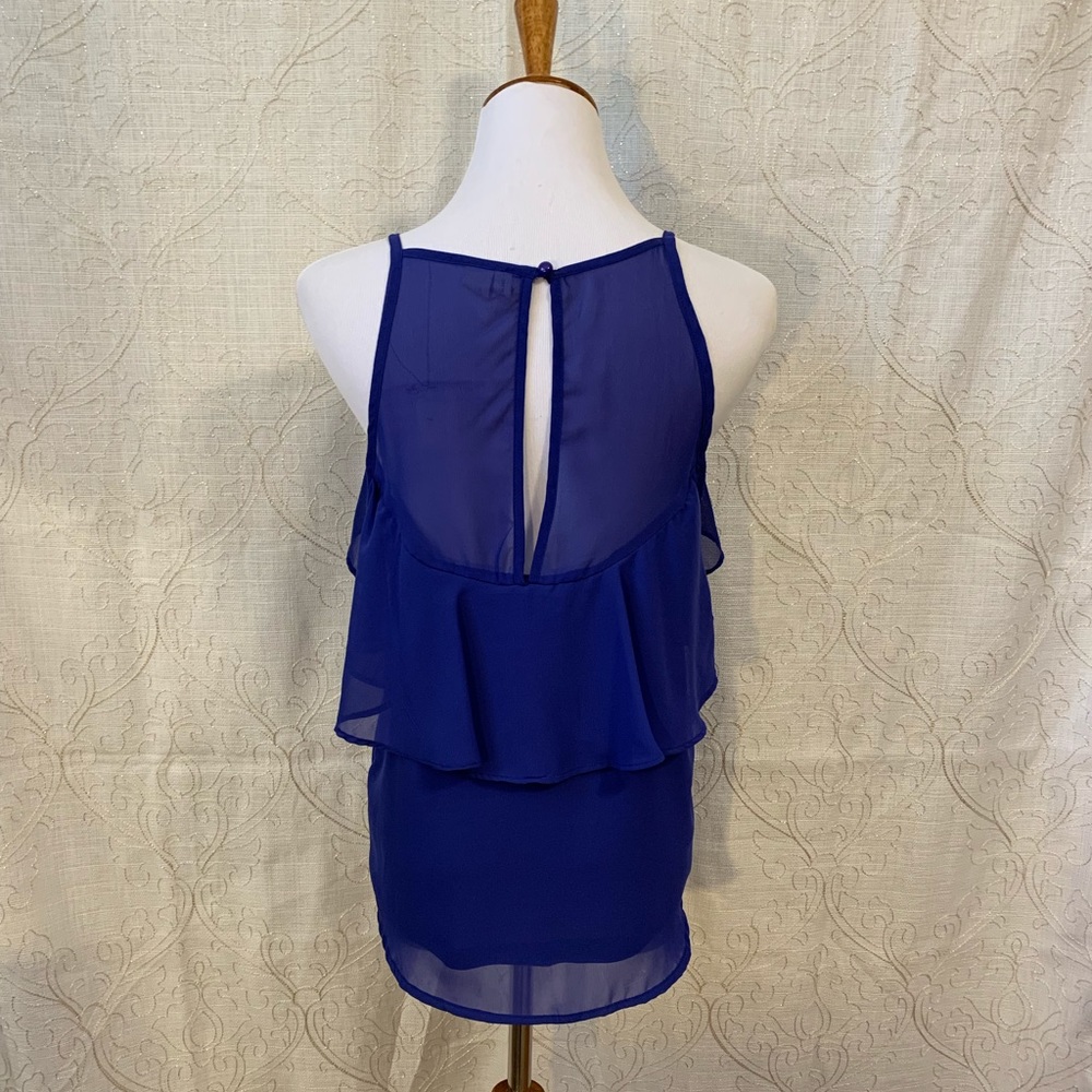 Ruffle accent top - Picture 2 of 3